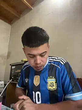 Stripchat Free Porn Cam of dariorivero10