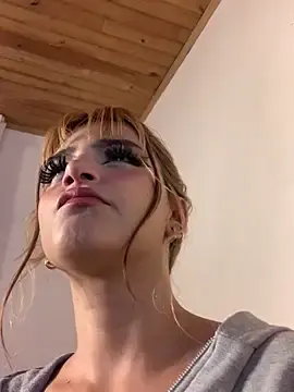 Stripchat Watch Live Sex Cams of ivy-777