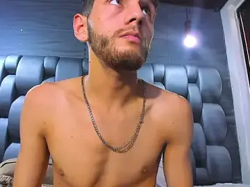 Stripchat Sex Cam of CHRIS_GREY