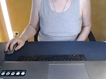 Stripchat Free Porn Cam of SweetPhoenix76
