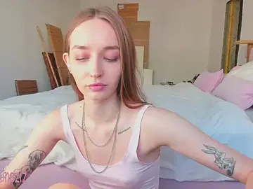 Stripchat Free Porn Cam of MoonDust