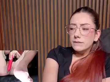 Stripchat Best Webcam of MissOffice_