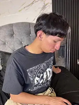 Stripchat Live Sex Cam of Noah-fire