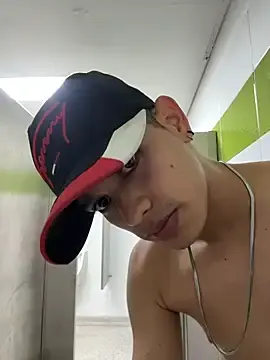 Stripchat Adult Webcam of HarryGaze