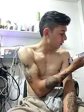 Stripchat Free Live Porn of tom_latin