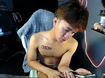 Stripchat Live Sex Cam of naughtyboyloy_0
