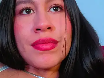Stripchat Live Porn of EmiGomez_