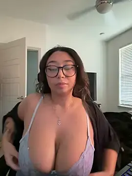 Stripchat Live Sex Cam of minhaaa_baby