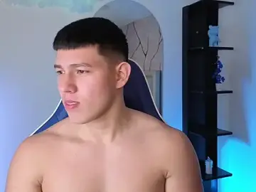 Stripchat Free Porn Cam of JamesCr_