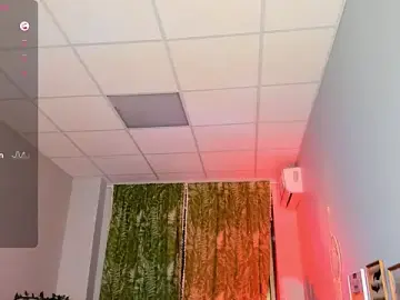 Stripchat Live Porn of FlexyFox