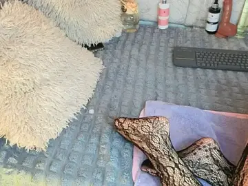 Stripchat Free Live Porn of maddy1y_