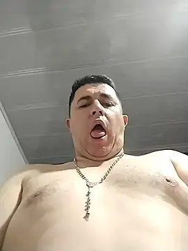 Stripchat Live Sex Cam of BigCristh79