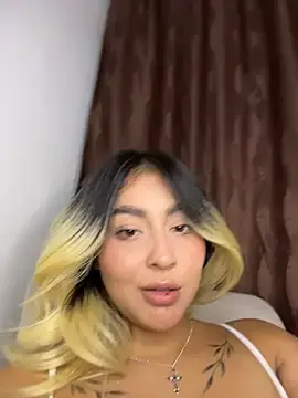 Stripchat Live Sex Cam of Elina_Hills