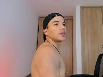 Stripchat Live Sex Cam of lucas_wellx