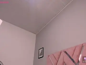 Stripchat Free Porn Cam of nova_silk