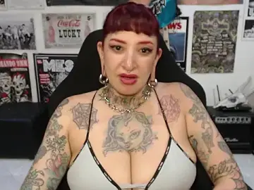 Stripchat Sex Cam of Rollyderolandia666