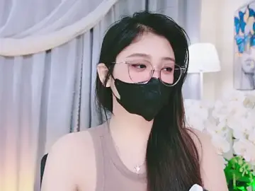 Stripchat Free Live Porn of Chan_Chann