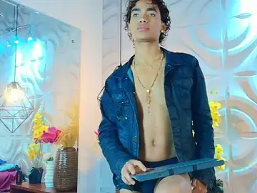 Stripchat Live Sex Cam of AlanCutee