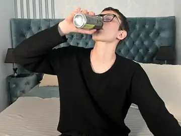 Stripchat Sex Cam of RonBevs