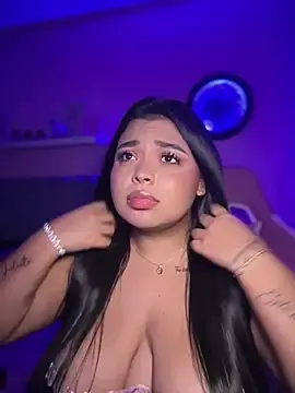 Stripchat Live Sex Cam of Emily_Cooper7