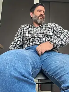 Stripchat Live Porn of Hairy_Dad86