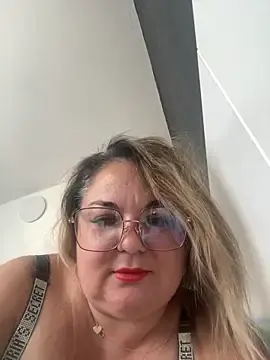 Stripchat Free Porn Cam of MikyVesela