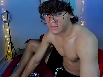Stripchat Adult Webcam of tom_bluees10