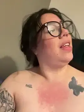 Stripchat Live Sex Cam of bigasianpersuasion