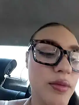 Stripchat Live Sex Cam of caressyourself