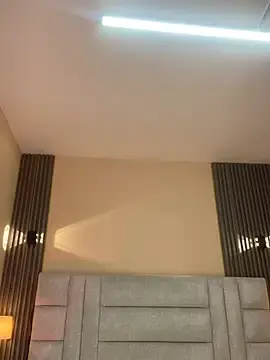 Stripchat Sex Cam of EMILYY_FOXY