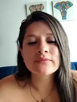 Stripchat Live Sex Cam of Neve_Collins