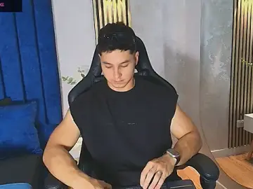 Stripchat Live Sex Cam of Noah_Clarkk