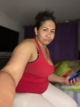 Stripchat Live Sex Cam of Carola-Ross