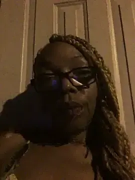 Stripchat Sex Cam of Ladyzee25