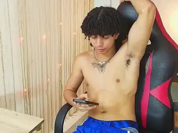 Stripchat Live Sex Cam of kim_curlyy