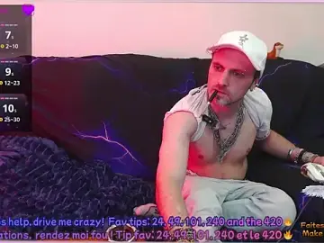 Stripchat Adult Webcam of SwatRocShy