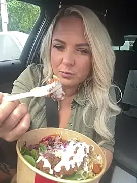 Stripchat Sex Cam of Bustyblondebabe32