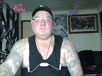 Stripchat Live Sex Cam of KINKYBLUEYES69