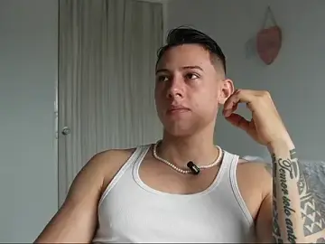 Stripchat Live Sex Cam of Muscle_King_Cum