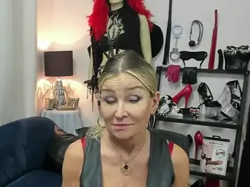 Stripchat Sex Cam of crystaLUX