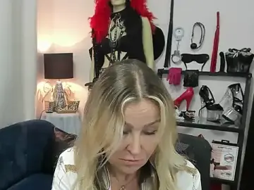 Stripchat Live Porn of crystaLUX
