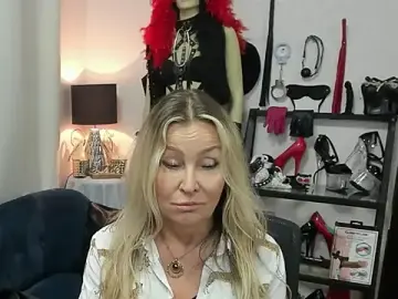 Stripchat Best Webcam of crystaLUX