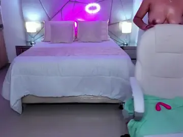 Stripchat Best live sex cam show of Raven-reyess