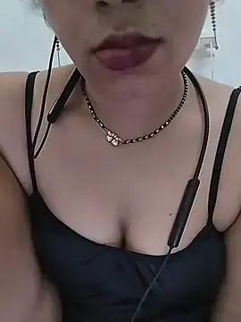 Stripchat Live Sex Cam of KAJALBHABHI_