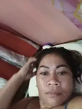 Stripchat Sex Cam of SweetChubbyMommy_02