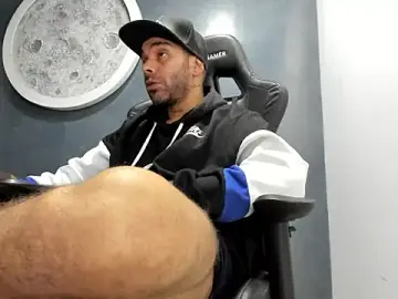 Stripchat Sex Cam of kevin_collins76