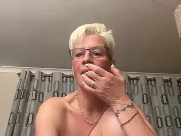 Stripchat Free Live Porn of JennyHazel1