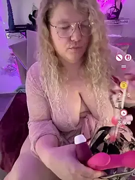 Stripchat Free Porn Cam of CurvyAnonymousGirl89
