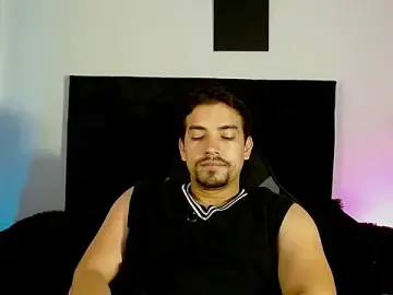 Stripchat Adult Webcams of Ian_Daviz