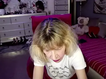 Stripchat Best Webcam of HornyMilf_555
